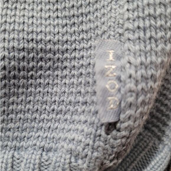 Izod Men’s XL Cornflower Blue Cotton V-Neck Logo Knit Sweater Grandpa Style - Picture 6 of 8